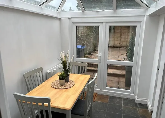 Grade II Listed Cottage - Free Parking