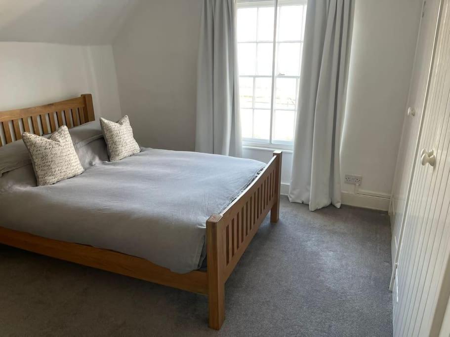 Apartment Grade Ii Listed - Free Parking *